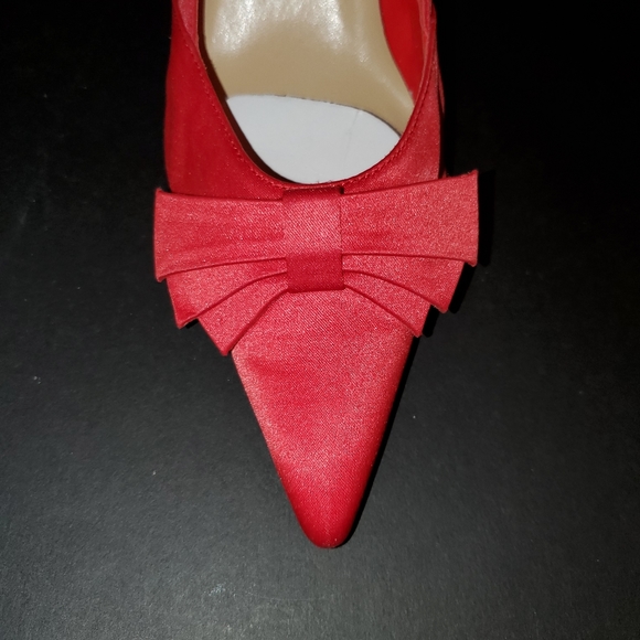 ❤Elegant Red Satin Pumps by Colin Stuart❤ - Picture 7 of 16
